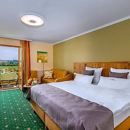 An Der Brunnader - Therme Befindet Sich 4 Geh-minuten Entfernt Hotel 3*