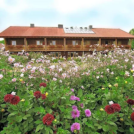 An Der Brunnader - Therme Befindet Sich 4 Geh-minuten Entfernt Hotel 3*